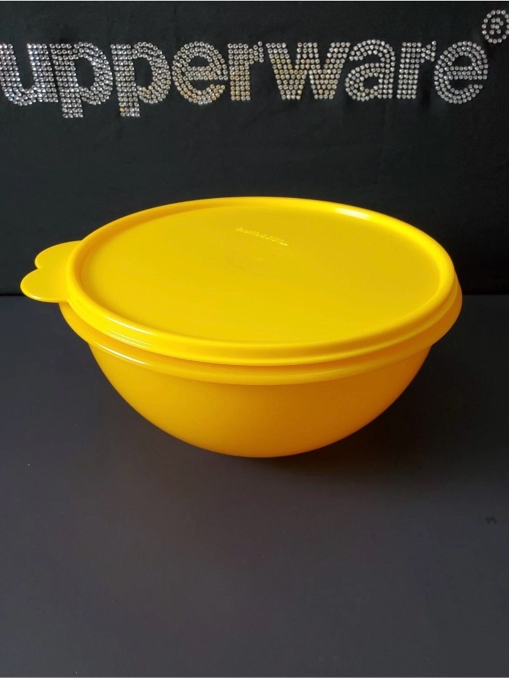 Tupperware Wonderlier 7.5 cup Bright Yellow Mixing Bowl matching seal